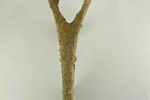 Топор X века, найденный у села Шулец Ярославской области