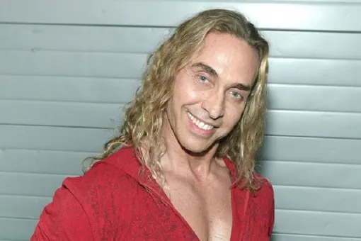 «Своя не хуже»: Сергей Глушко примерил подушку-думку