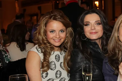 Наташа Королева поздравила Юлию Проскурякову с днем рождения откровенным танцем Наташа Королева поздравила Юлию Проскурякову с днем рождения откровенным танцем