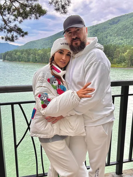 Анфиса Чехова и Александр Златопольский на Алтае