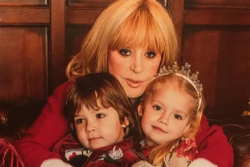 Алла Пугачева показала, как готовится с детьми к Пасхе Алла Пугачева показала, как готовится с детьми к Пасхе