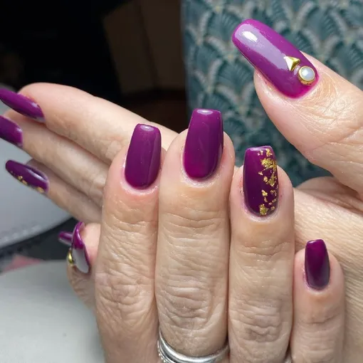 Денежный маникюр на ноябрь 2025 года с золотом Денежный маникюр на ноябрь 2025 года с золотом