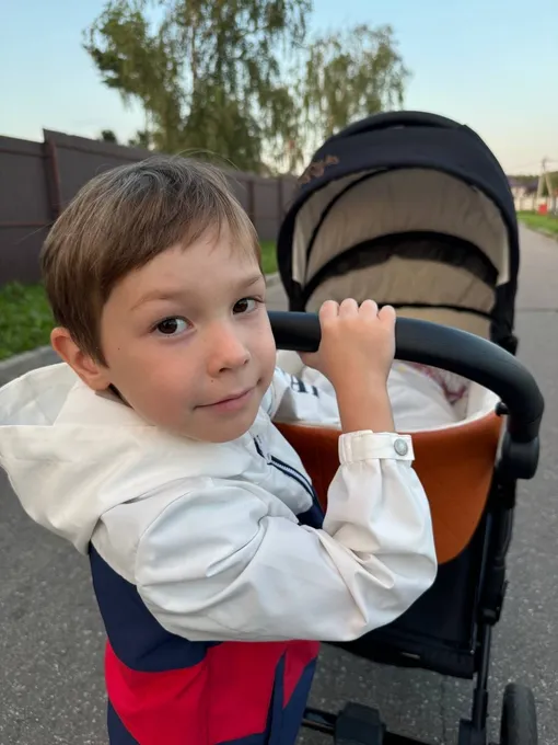 Сын Иды Галич Лео с сестренкой