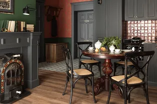 История удивительной квартиры в Калининграде. Владелец — фанат Шерлока Холмса