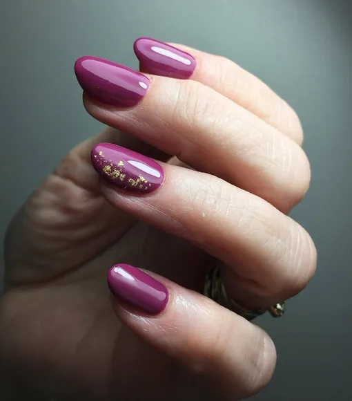 Денежный маникюр на ноябрь 2025 года с золотом Денежный маникюр на ноябрь 2025 года с золотом