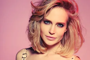 «Похожа на Джей Ло»: певица Глюкоза удивила поклонников необычным образом