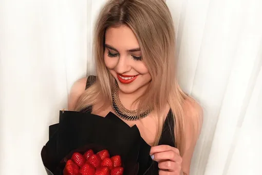 Мужчины теряют дар речи: 21-летняя внучка Михаила Боярского показала фото в одном бюстгальтере Мужчины теряют дар речи: 21-летняя внучка Михаила Боярского показала фото в одном бюстгальтере