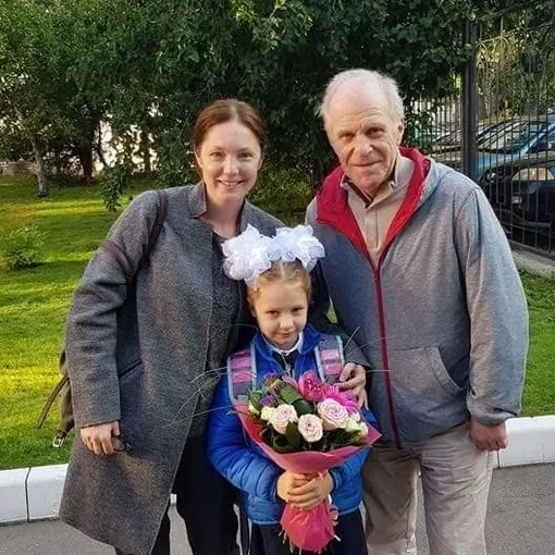 Мария Аниканова с отцом Виктором Ивановичем и дочерью Аглаей. Архивное фото