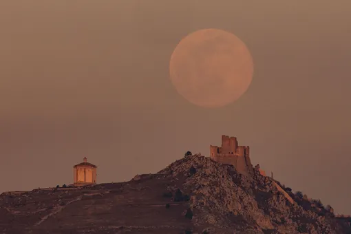 розовая луна полнолуние розовая луна полнолуние