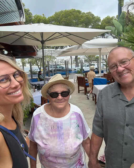 Юлия Беретта с отцом и бабушкой