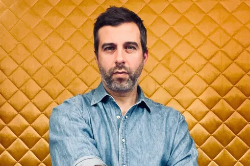 «Красивые люди создали красивую семью»: Иван Ургант выложил нежные фото с женой в честь 20-летия брака «Красивые люди создали красивую семью»: Иван Ургант выложил нежные фото с женой в честь 20-летия брака