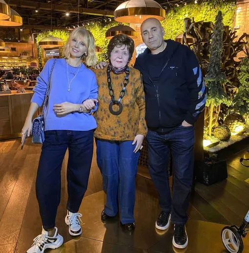 Валерия с мамой Галиной Николаевной и мужем Иосифом Пригожиным