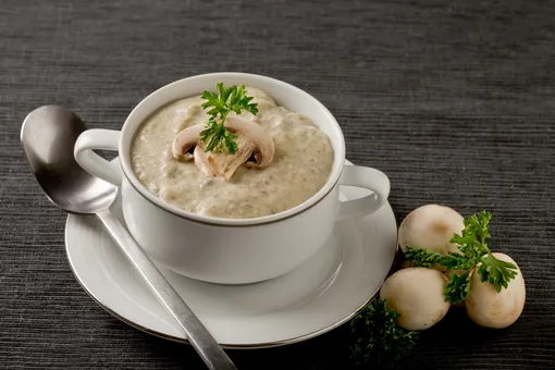 Постно и вкусно: как звезда сериала «Воронины» Екатерина Волкова готовит грибной суп с манкой