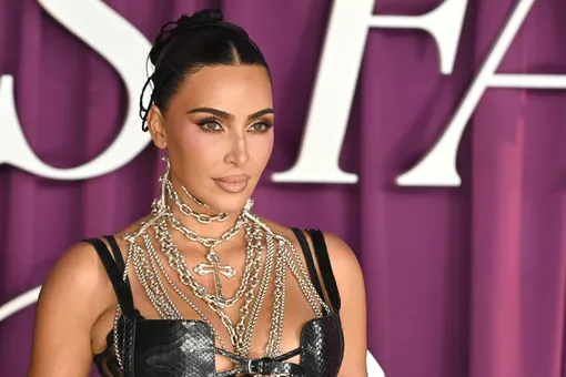 По стопам Бьянки Цензори? Ким Кардашьян снялась топлес