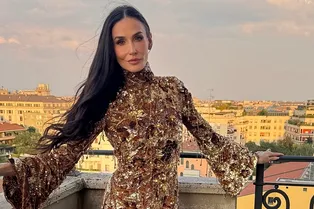 Деми Мур впервые с 90х годов обрезала чёлку: сравните образы актрисы Деми Мур впервые с 90х годов обрезала чёлку: сравните образы актрисы