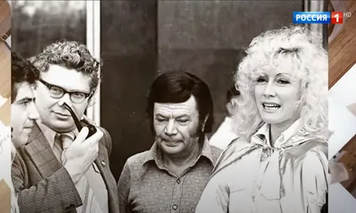 На фото слева с трубкой — Михаил Шатров, справа — Ирина Мирошниченко мирошниченко с мужем