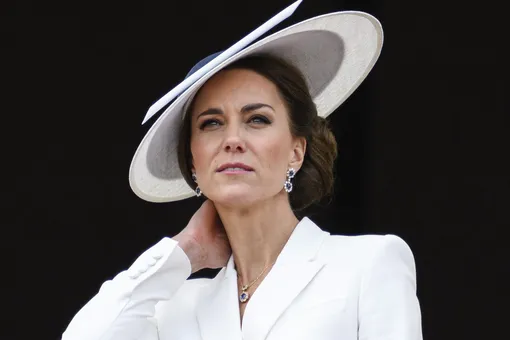 Недостойная невеста: чем Кейт Миддлтон не устраивала королеву до свадьбы с Уильямом Недостойная невеста: чем Кейт Миддлтон не устраивала королеву до свадьбы с Уильямом