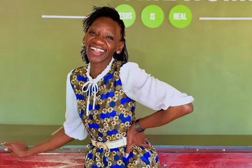 Женщина с очень большим носом отказалась удалить свои селфи после тысяч негативных оценок её внешности Женщина с очень большим носом отказалась удалить свои селфи после тысяч негативных оценок её внешности