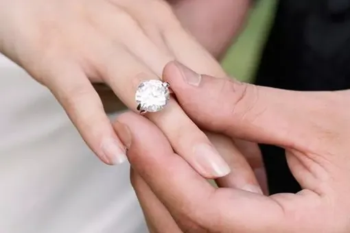 Ученые сравнили уровень счастья до и после брака. Выводы оказались неожиданными