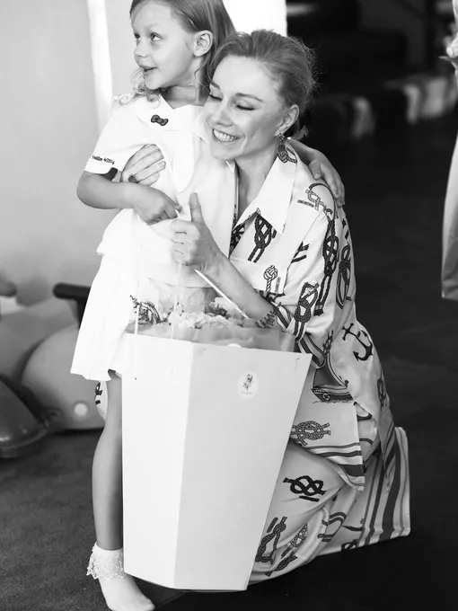 Марина Зудина с внучкой Мией Табаковой Марина Зудина с внучкой Мией Табаковой