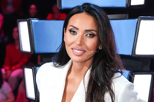 «Завуч школы»: новая причёска Алсу с пышной укладкой развеселила поклонников