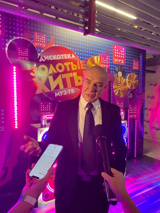 Сергей Мазаев за кулисами «Дискотеки МУЗ-ТВ. Золотые хиты» высказался о пластике