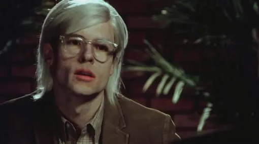 Гай Пирс в роли Энди Уорхола