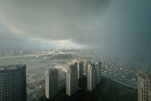 Китай накрыл мощный супертайфун: чем он опасен?