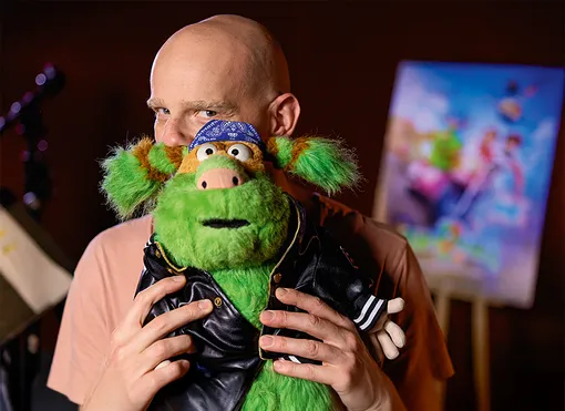 Юрий Колокольников на озвучании своего персонажа — главного злодея, которому противостоит Финник Юрий Колокольников на озвучании своего персонажа — главного злодея, которому противостоит Финник