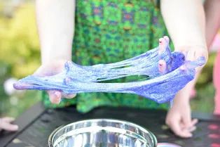 Чем заняться на карантине с детьми? Сделайте лизуна!