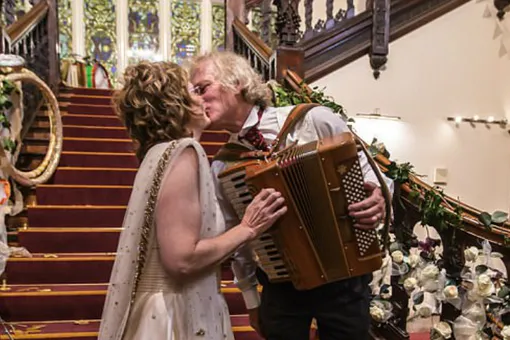 Этой паре пришлось ждать 40 лет, чтобы пожениться Этой паре пришлось ждать 40 лет, чтобы пожениться