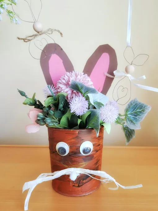 Пасхальный кролик из цветочного горшка