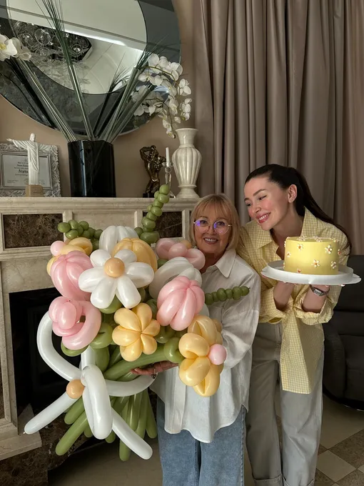 Валентина Борисовна Заворотнюк с внучкой Анной