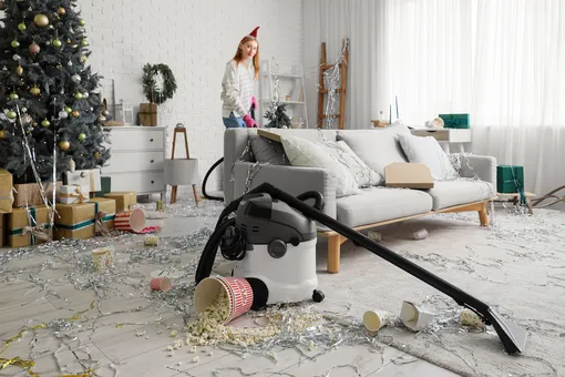 6 умных способов убрать вокруг новогодних украшений, ничего не передвигая