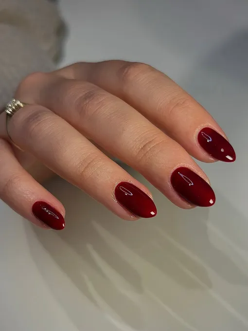 Чёрная вишня маникюр на январь 2026 Чёрная вишня маникюр на январь 2026