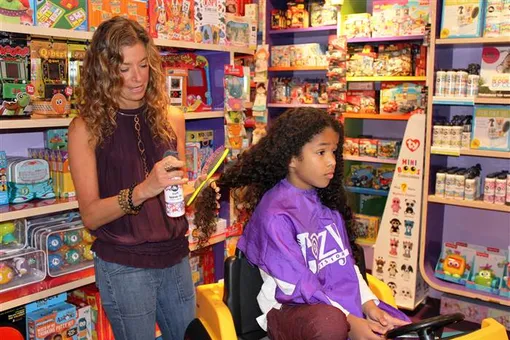 Мальчик отрастил длинные волосы, а затем пожертвовал их детям с онкологией Мальчик отрастил длинные волосы, а затем пожертвовал их детям с онкологией