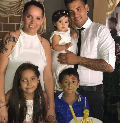 Селеста Айяла с мужем и детьми Селеста Айяла с мужем и детьми