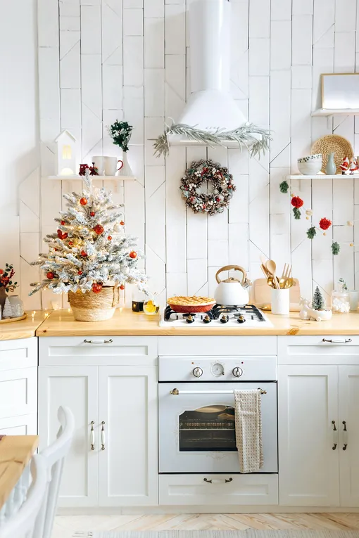 куда повесить венок на новый год