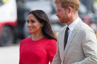 Меган Маркл показала округлившийся живот в облегающем наряде на модной премии в Лондоне Меган Маркл показала округлившийся живот в облегающем наряде на модной премии в Лондоне