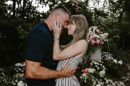 Тейлор Свифт и Трэвис Келси объявили о помолвке после двух лет отношений Тейлор Свифт и Трэвис Келси объявили о помолвке после двух лет отношений