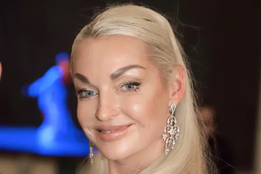 «Беги за плавками для Мальдив»: в Сети обсудили фото Волочковой с новым мужчиной «Беги за плавками для Мальдив»: в Сети обсудили фото Волочковой с новым мужчиной