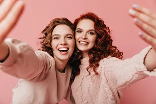 «Их блоги несут в мир пользу и красоту»: жюри премии «Время женщин» об участницах 2025 года