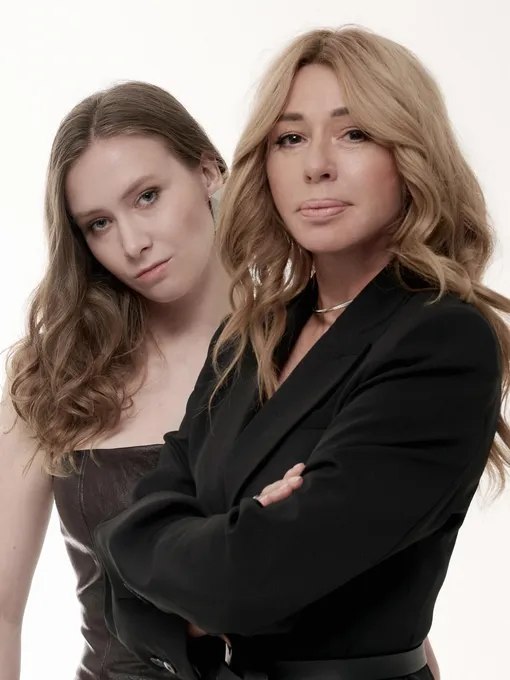 Алена Апина с дочерью Ксенией Иратовой Алена Апина с дочерью Ксенией Иратовой