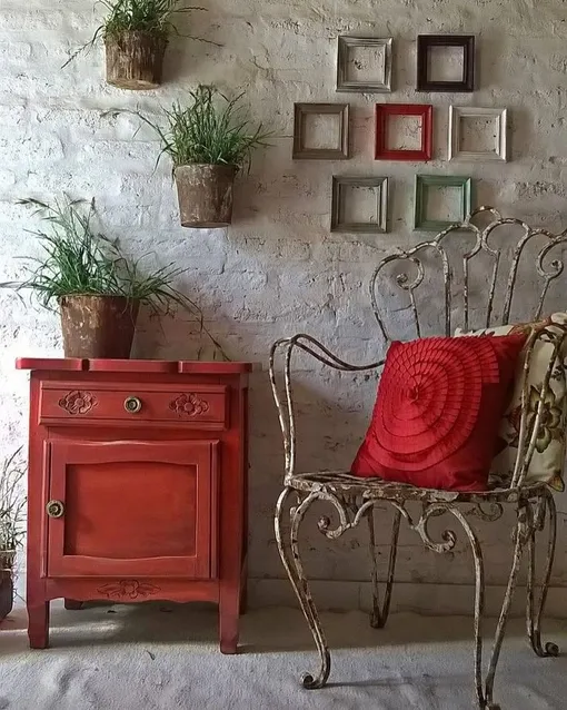 Красный цвет в интерьере принесет удачу и поможет принимать важные решения в 2026, так как это любимый цвет Огненной Лошадью. Красный цвет в интерьере принесет удачу и поможет принимать важные решения в 2026, так как это любимый цвет Огненной Лошадью.