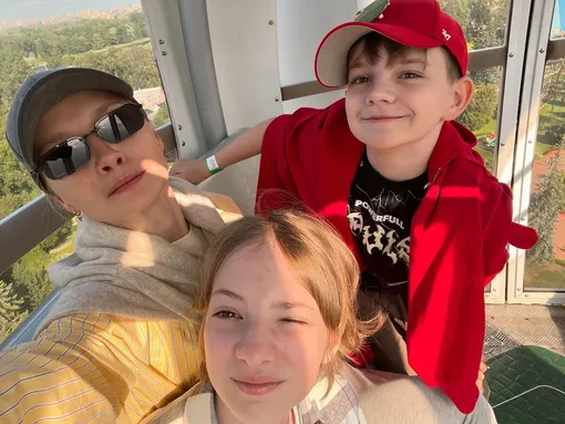 Екатерина Вилкова с сыном Петром и дочерью Павлой Екатерина Вилкова с сыном Петром и дочерью Павлой