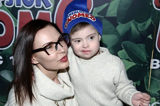 Беременная Эвелина Бледанс избила директора театра Лебедеву Беременная Эвелина Бледанс избила директора театра Лебедеву