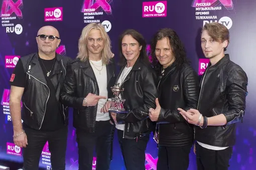 Водитель уснул: группа «Земляне» попала в аварию на автобусе