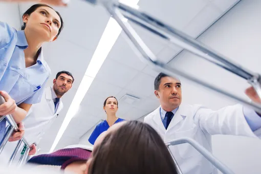 Ампутировали кисти: 20-летней девушке в социальном доме связали руки колготками до гангрены Ампутировали кисти: 20-летней девушке в социальном доме связали руки колготками до гангрены