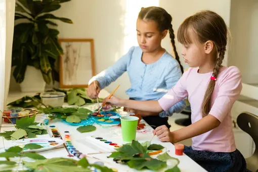 Создание картинок из листьев и цветов Создание картинок из листьев и цветов