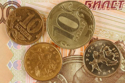 Кому повысят зарплату с 1 октября 2025 года: доходы вырастут у 2,5 млн россиян